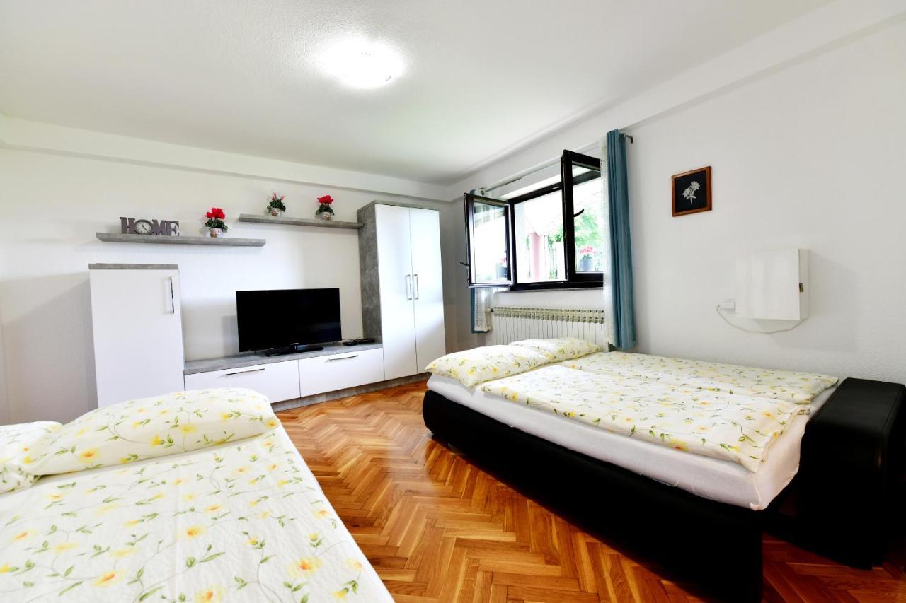 House Marinic Hotel Grabovac  Bagian luar foto