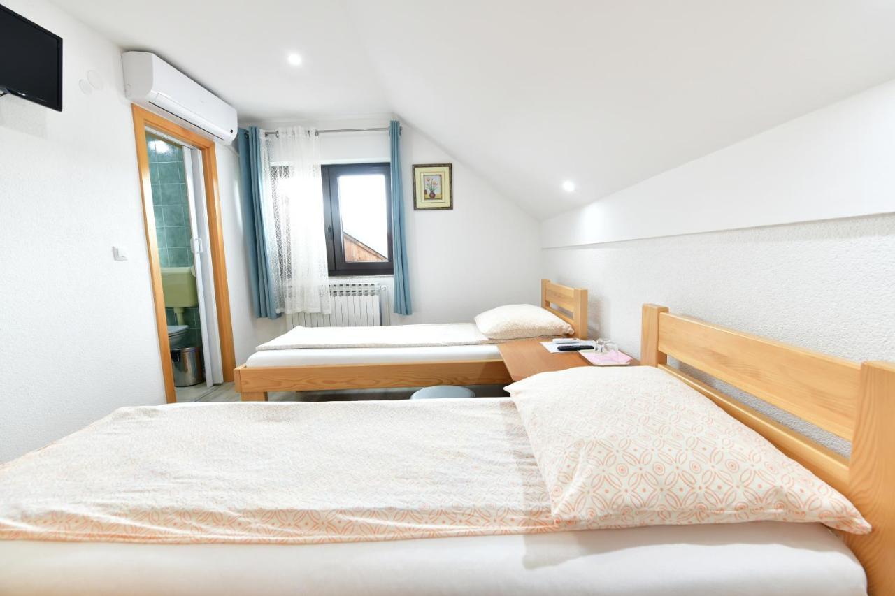 House Marinic Hotel Grabovac  Bagian luar foto